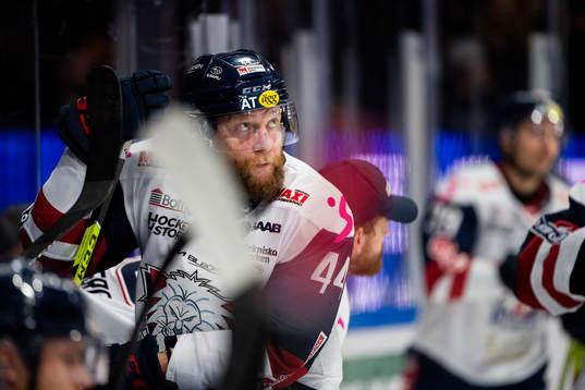 Linköpings Jonas Junland deppar