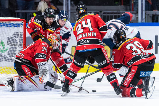 Luleås målvakt Joel Lassinantti och Jonathan Andersson
