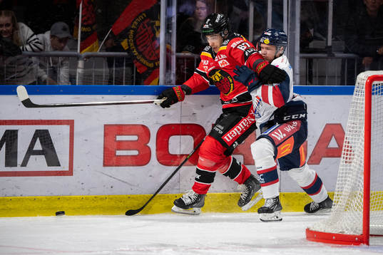 Luleås Konstantin Komarek och Linköpings Tobias Ekberg
