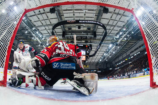 Linköpings Ty Rattie och Luleås målvakt Joel Lassinantti