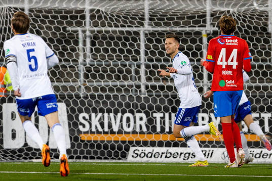 IFK Norrköpings Arnor Traustason jublar