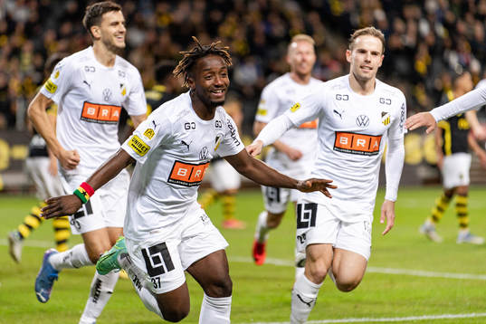Häckens Ibrahim Sadiq jublar
