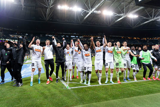 Häckens spelare jublar