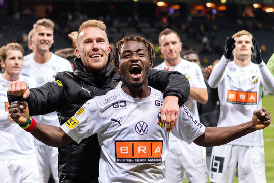 Häckens Mikkel Rygaard Jensen och Ibrahim Sadiq jublar