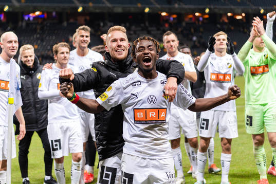 Häckens Mikkel Rygaard Jensen och Ibrahim Sadiq jublar