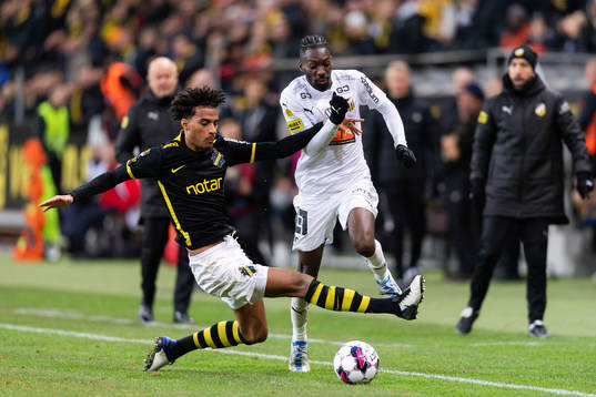 AIKs Jesper Ceesay och Häckens Blair Sebastian Turgott