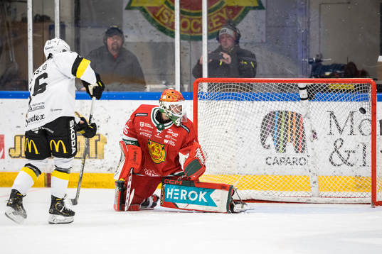 Västeråss Alexander Lundsjö avgör 1-2 på straff bakom