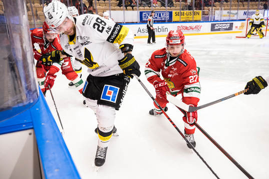 Västeråss Lukas Zetterberg och Moras Patrick Chrisman
