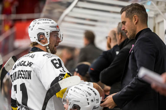 Västeråss Daniel Gunnarsson och Västerås assisterande