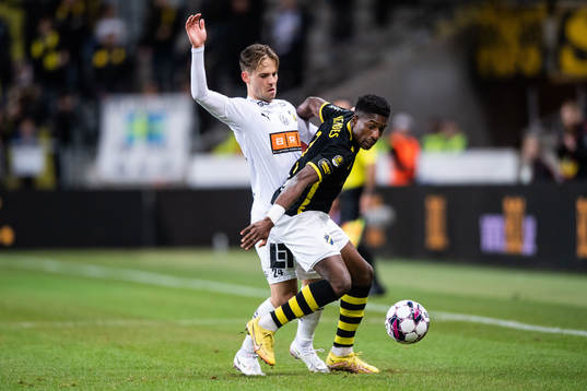 Häckens Lars Olden Larsen och AIKs Josafat Mendes