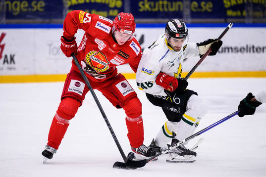 Almtunas Oskar Asplund och Östersunds Sam Miletic