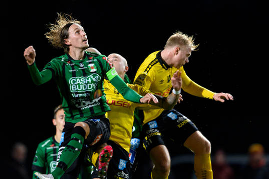Varbergs Joakim Lindner och Elfsborgs Sveinn Guðjohnsen