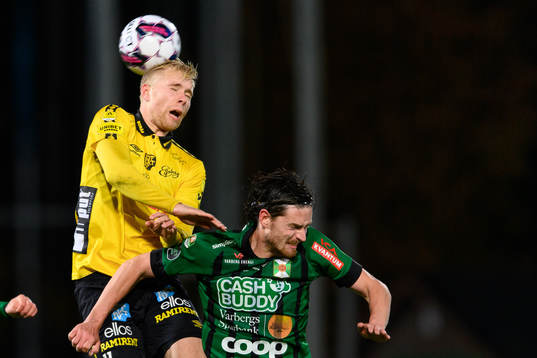 Elfsborgs Sveinn Guðjohnsen och Varbergs Robin Tranberg