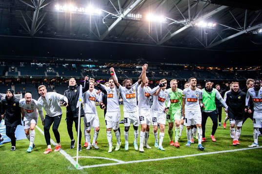 Häckens spelare jublar