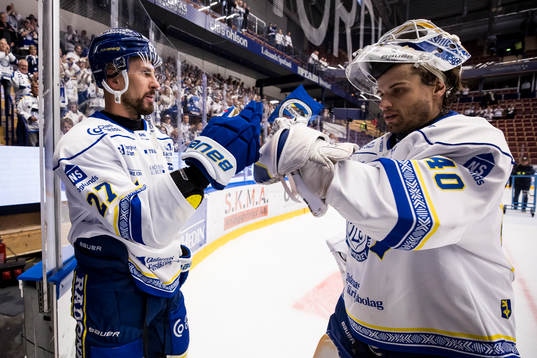 Leksands Marek Hrivik och målvakt Mantas Armalis jubel