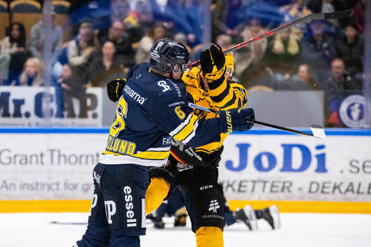 HV71s Filip Westerlund och Skellefteås Pär Lindholm