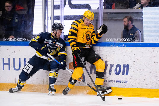 HV71s Mikkel Bödker och Skellefteås Måns Forsfjäll