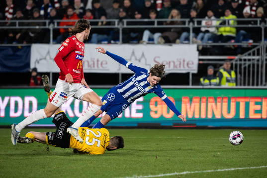Degerfors Gustav Granath och målvakt Jeffrey Gal mot IFK