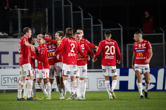 Degerfors spelare jublar