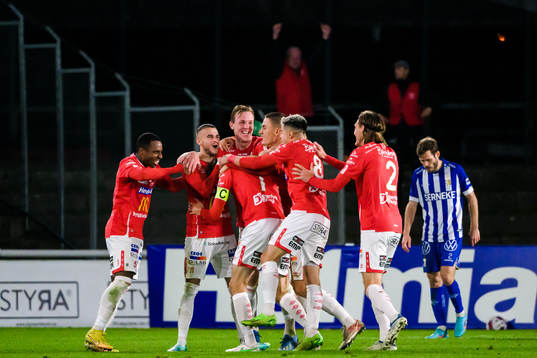 Degerfors spelare jublar