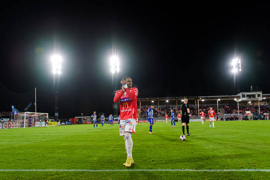 Degerfors Joseph - Claude Agyeman Gyau jublar och tackar