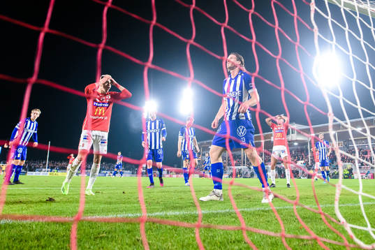 Degerfors Diego Campos och IFK Göteborgs Gustav Svensson