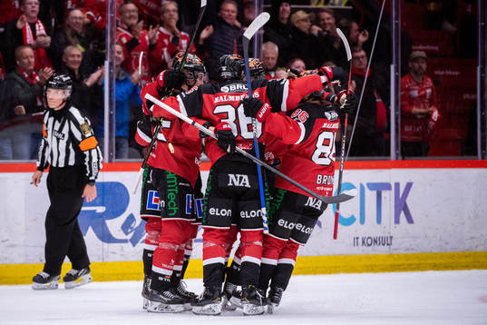 Örebros spelare jublar