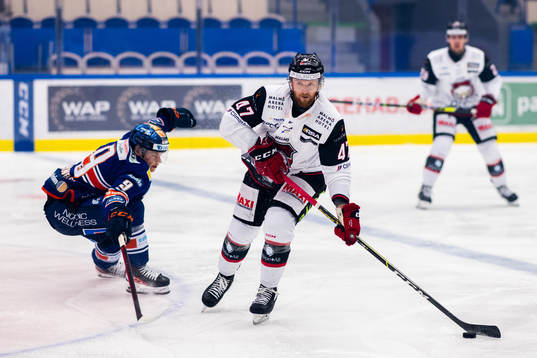 Växjös Victor Stjernborg och Malmö Redhawks Joakim Ryan