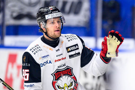 Malmö Redhawks Carl Persson jublar