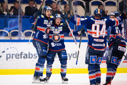 Växjös Hardy Häman Aktell och Hugo Gustafsson jublar