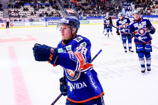 Växjös Hugo Gustafsson jublar