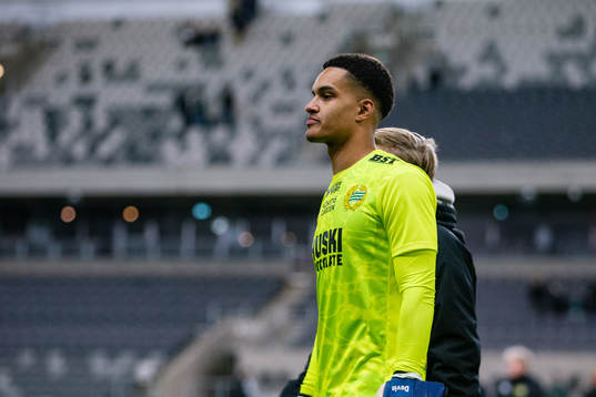 Hammarbys målvakt Oliver Dovin deppar