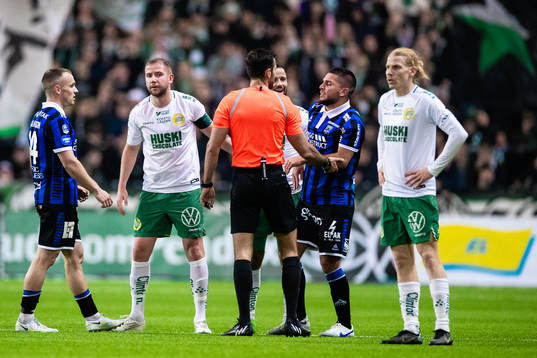 Sirius Edi Sylisufay i diskussion med domare Granit