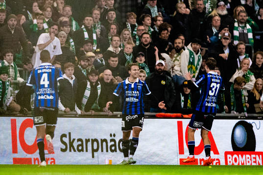 Sirius Daniel Stensson (m) jublar med Kristopher Da Graca