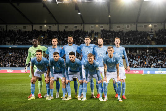 Malmös startelva ställer upp för en lagbild