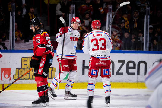 Timrås Erik Walli Walterholm jublar ihop med Albin Lundin