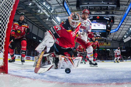 Luleås målvakt Joel Lassinantti och Timrås Anton Lander