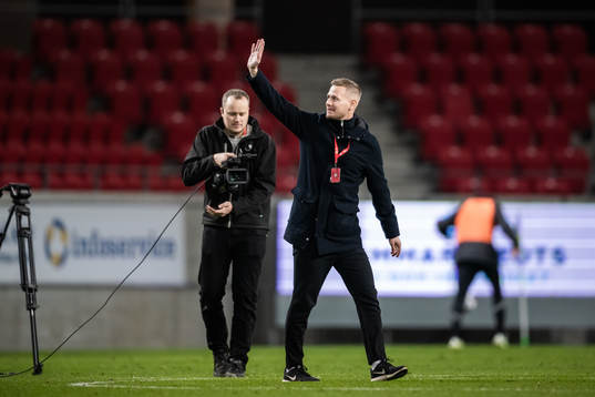 Kalmars Erik Israelsson tackas av