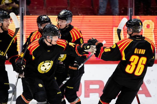Brynäs Alexander Ljungkrantz jublar