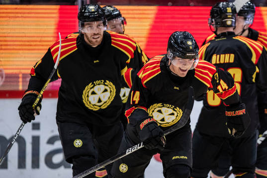 Brynäs Alexander Ljungkrantz jublar