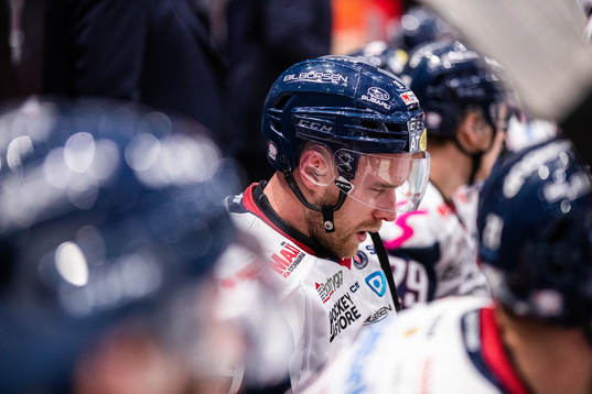 Linköpings Patrick Russell har ont