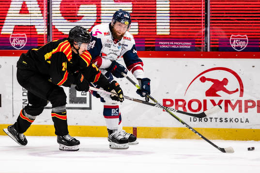 Brynäs Hannes Björninen och Linköpings Jonas Junland