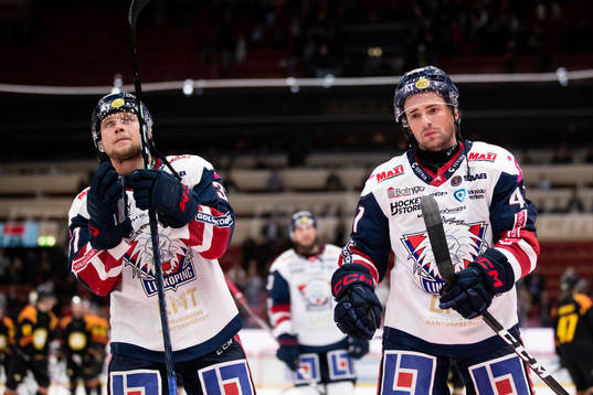 Linköpings Jesper Pettersson och Broc Little deppar