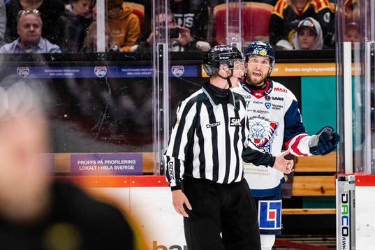 Linköpings Stefan Matteau reagerar