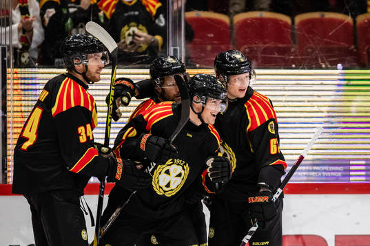 Brynäs Alexander Ljungkrantz jublar