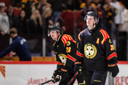 Brynäs Linus Ölund jublar
