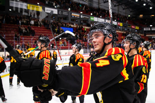 Brynäs Alexander Ljungkrantz jublar