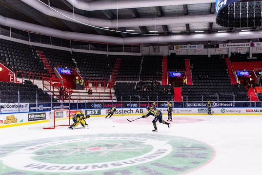Södertäljes målvakt Nikita Tolopilo och Viktor Liljegren