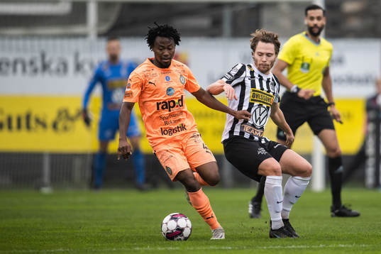 Landskronas Filip Ottosson och AFC Eskilstunas Abdul-Halik