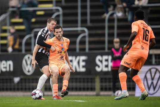 Landskronas Philip Andersson och AFC Eskilstunas Ashley
